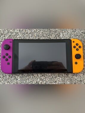 Nintendo Switch with docking station, Zelda case and 7 games